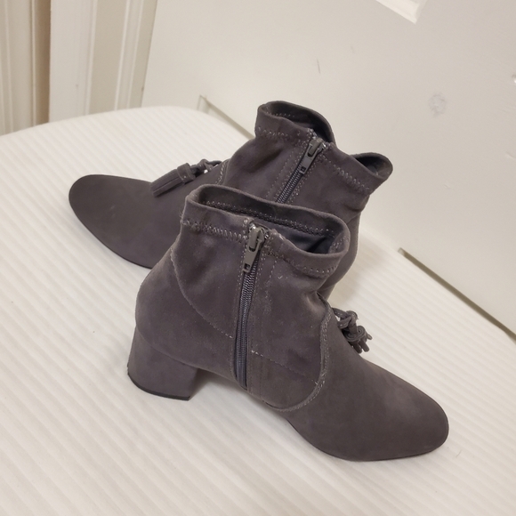 Sporto Gray "Samantha" Suede Side Zip Booties Size 9W, comfy, stylish - Picture 3 of 9
